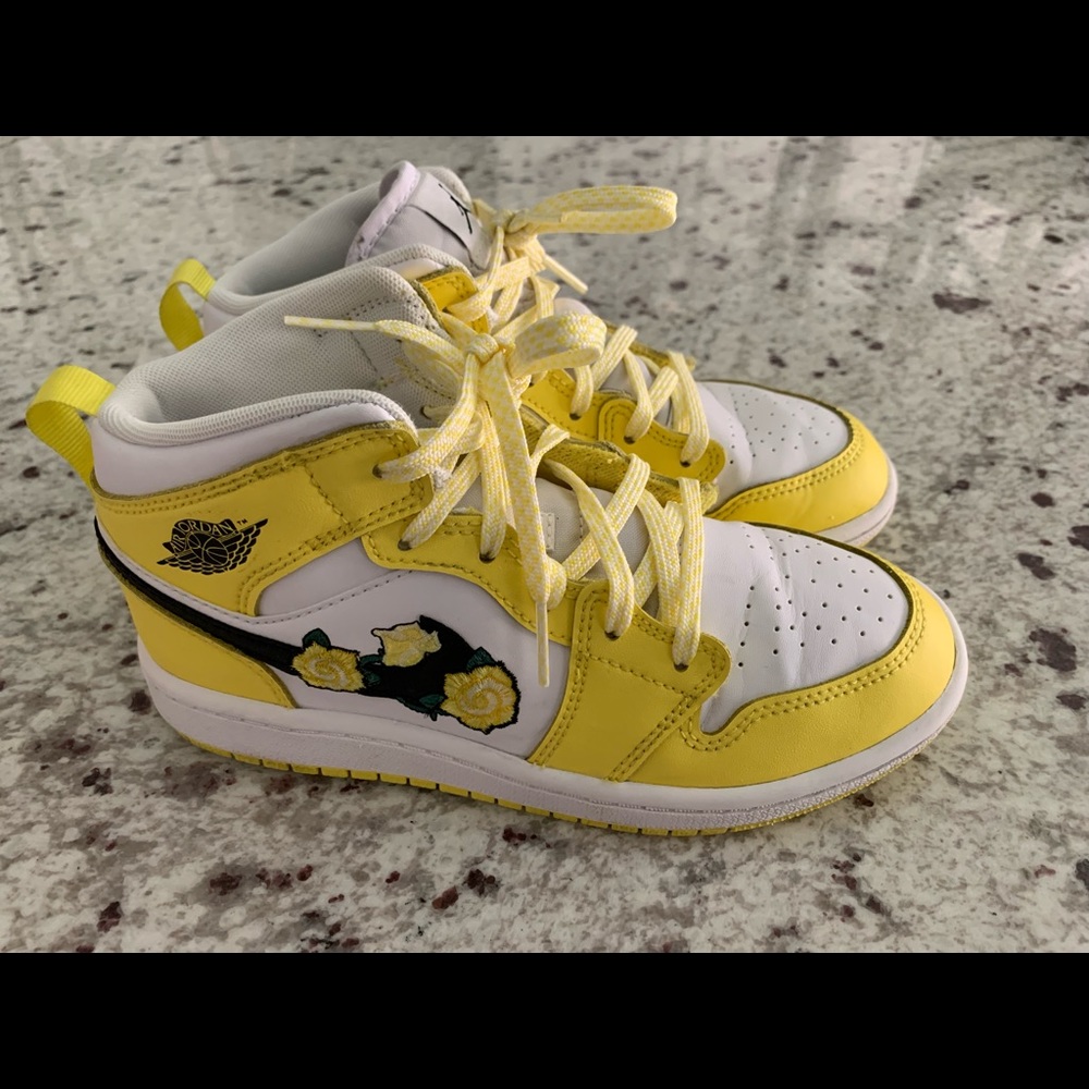 Nike Air‎ Jordan 1 Mid SE TD Rose Patch Dynamic Yellow Size 1 Authentic